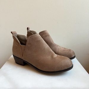 Pierre Dumas / Faux Suede Ankle Bootie